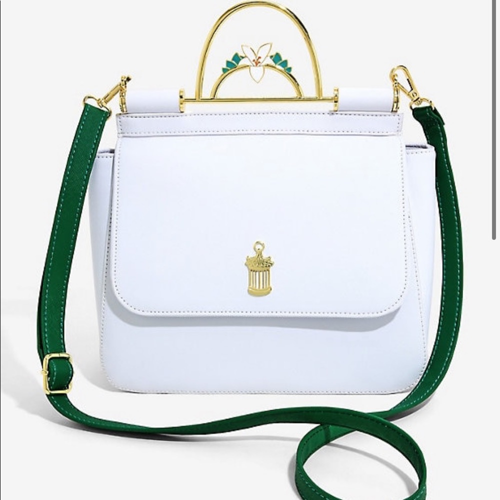 ISO; White Mulan Comb Purse